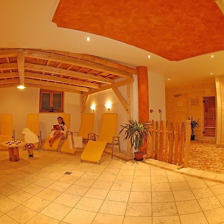 Hotel Viktoria 卡斯特尔罗托 外观 照片